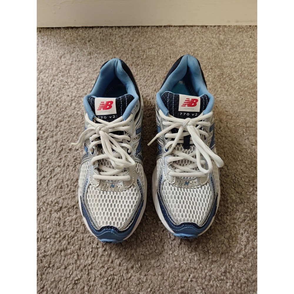 Wmns New Balance 770 V2 Running Shoes - Picture 3 of 6